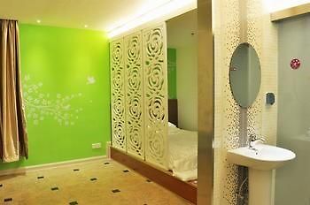 Guangzhou Weiba Hotel Exterior photo